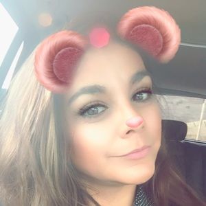 Meet your Posher, Aida